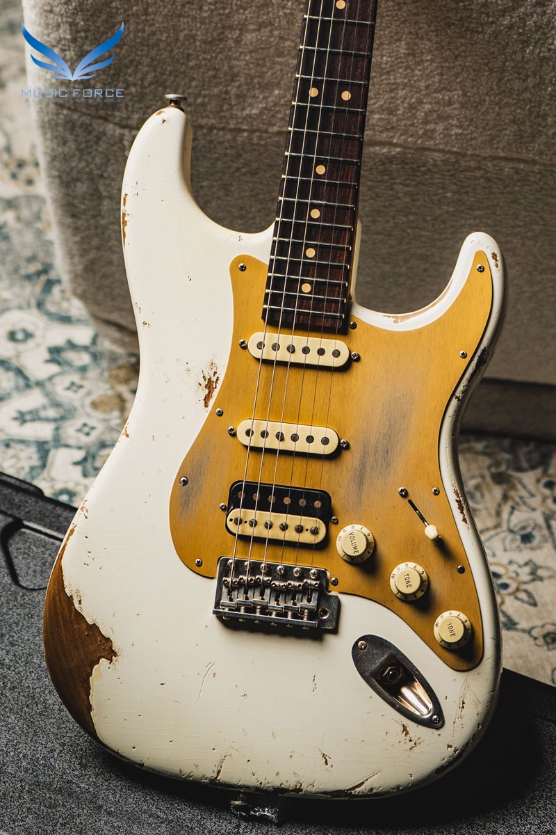 Luxxtone Choppa S Heavy Aging HSS-Olympic White w/Gold Anodized Pickguard &amp; Roasted Flame Maple Neck (2023년산/신품) - 0751
